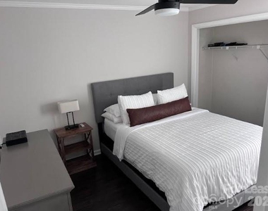 2547 Stockbridge Drive - Photo Thumbnail 7