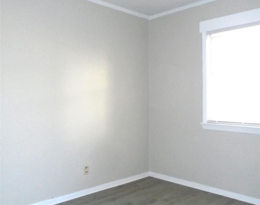 1842 Academy Street - Photo Thumbnail 7