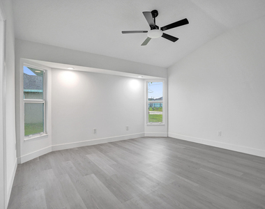 1237 Sw Edinburgh Drive - Photo Thumbnail 27