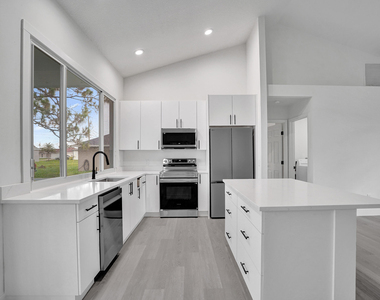 1237 Sw Edinburgh Drive - Photo Thumbnail 14