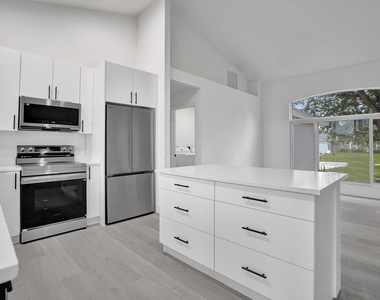1237 Sw Edinburgh Drive - Photo Thumbnail 12