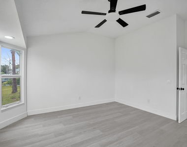 1237 Sw Edinburgh Drive - Photo Thumbnail 32
