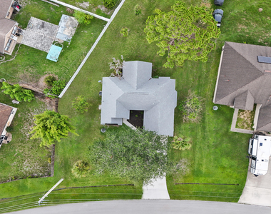 1237 Sw Edinburgh Drive - Photo Thumbnail 6