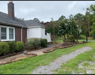 1343 S Battleground Avenue - Photo Thumbnail 5