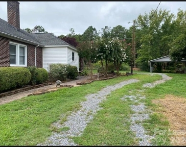 1343 S Battleground Avenue - Photo Thumbnail 6