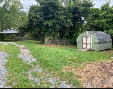 1343 S Battleground Avenue - Photo Thumbnail 4