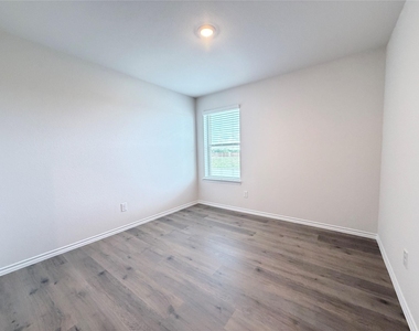 1133 Overhill Road - Photo Thumbnail 10