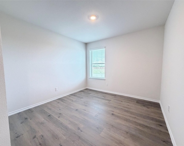 1133 Overhill Road - Photo Thumbnail 9
