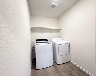 1133 Overhill Road - Photo Thumbnail 18