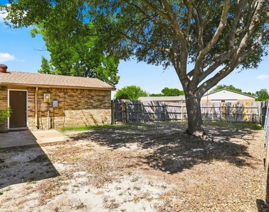 411 Clear Creek Lane - Photo Thumbnail 35