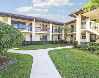 540 Sw South River Drive - Photo Thumbnail 3