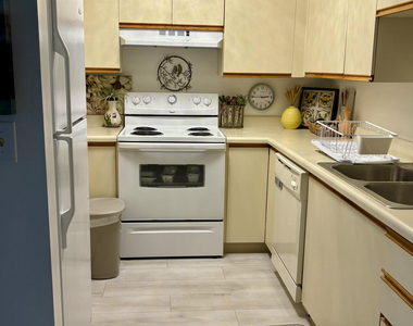 540 Sw South River Drive - Photo Thumbnail 6