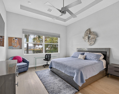 9945 Regency Way - Photo Thumbnail 7
