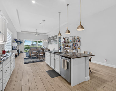 9945 Regency Way - Photo Thumbnail 5