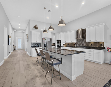 9945 Regency Way - Photo Thumbnail 14