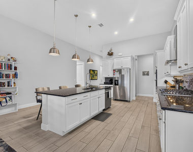 9945 Regency Way - Photo Thumbnail 13