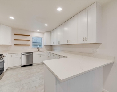 2643 San Medina Avenue - Photo Thumbnail 6