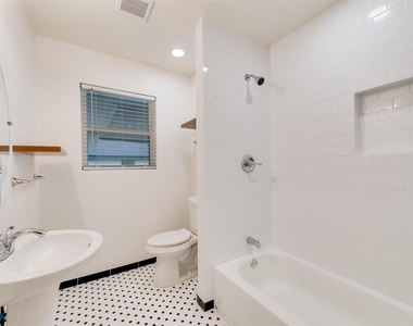 2643 San Medina Avenue - Photo Thumbnail 11