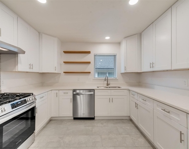2643 San Medina Avenue - Photo Thumbnail 7