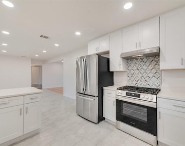 2643 San Medina Avenue - Photo Thumbnail 8