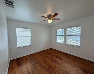 1013 W Tucker Boulevard - Photo Thumbnail 5