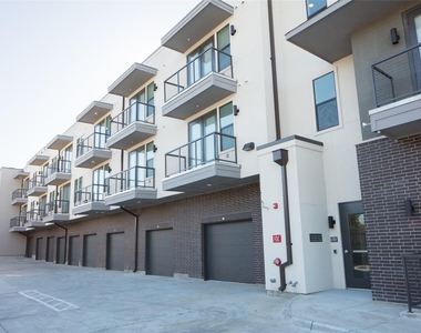 901 N Zang Boulevard - Photo Thumbnail 11