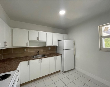 19255 Ne 2nd Avenue - Photo Thumbnail 4