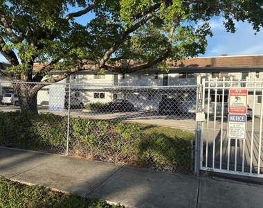 19255 Ne 2nd Avenue - Photo Thumbnail 19