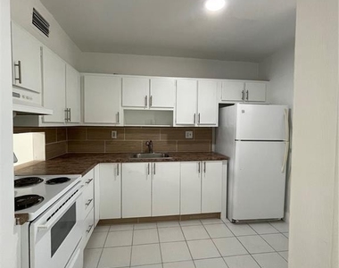 19255 Ne 2nd Avenue - Photo Thumbnail 5