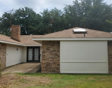 317 Doral Place - Photo Thumbnail 6