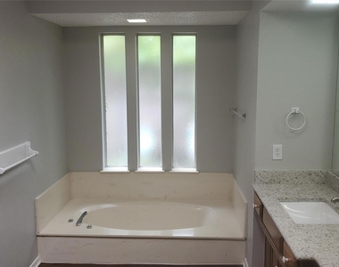 317 Doral Place - Photo Thumbnail 2