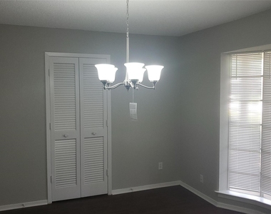 317 Doral Place - Photo Thumbnail 5