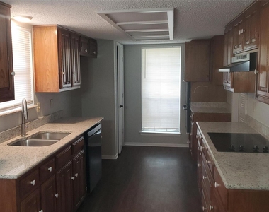 317 Doral Place - Photo Thumbnail 16