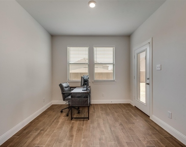 10704 Strike Street - Photo Thumbnail 11