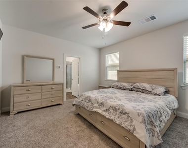 10704 Strike Street - Photo Thumbnail 12
