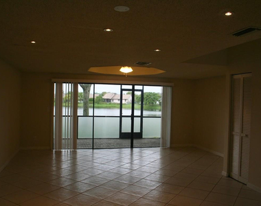4733 Nw 90th Avenue - Photo Thumbnail 2