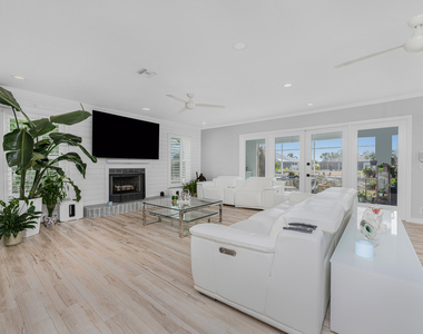 139 Seville Place Sw - Photo Thumbnail 4