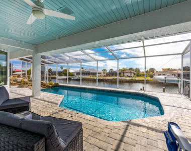 139 Seville Place Sw - Photo Thumbnail 1