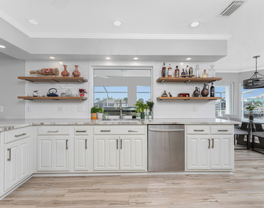 139 Seville Place Sw - Photo Thumbnail 10