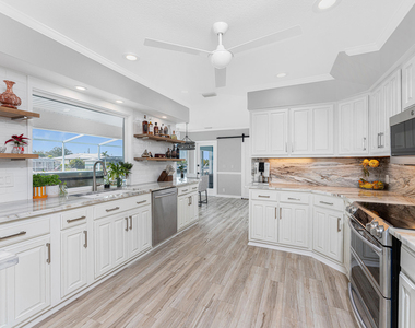 139 Seville Place Sw - Photo Thumbnail 9