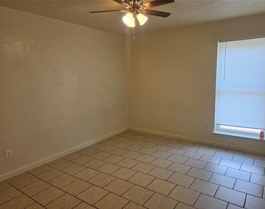 2605 Arlington Lane - Photo Thumbnail 8