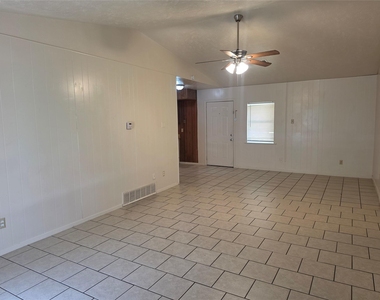 2605 Arlington Lane - Photo Thumbnail 2