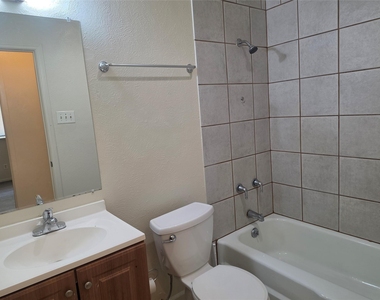 2605 Arlington Lane - Photo Thumbnail 7
