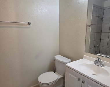 2605 Arlington Lane - Photo Thumbnail 9