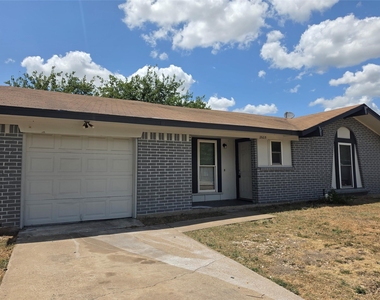 2605 Arlington Lane - Photo Thumbnail 1