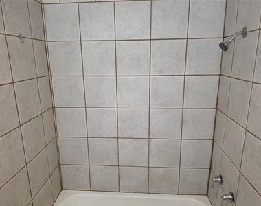 2605 Arlington Lane - Photo Thumbnail 10