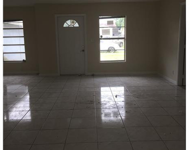 9330 Nw 42nd Court - Photo Thumbnail 4