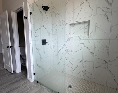 6111 Collins Court - Photo Thumbnail 9