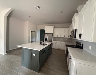 6111 Collins Court - Photo Thumbnail 4