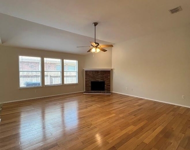 2909 Windhaven Drive - Photo Thumbnail 4